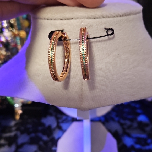 Elegant Gold and Green Hoop Earrings - Picture 2 of 2